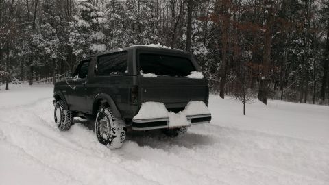 1988 Ford Bronco - Playing in the snow