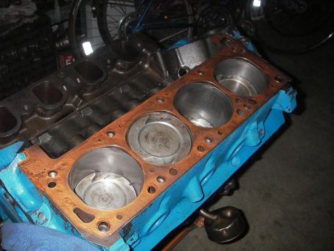 1972 Ford Ranchero - Engine block with pistons and copper gasket. The Supermotors.net logo is visible.
