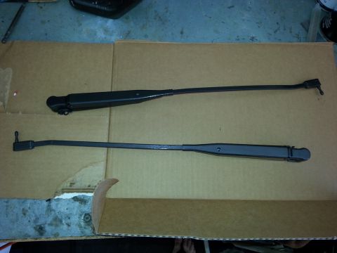 1992 Ford Bronco - wiper arms looked like crap, the old pain had peeled off in places and they were faded. So, I repainted them with a couple of coats of rust…