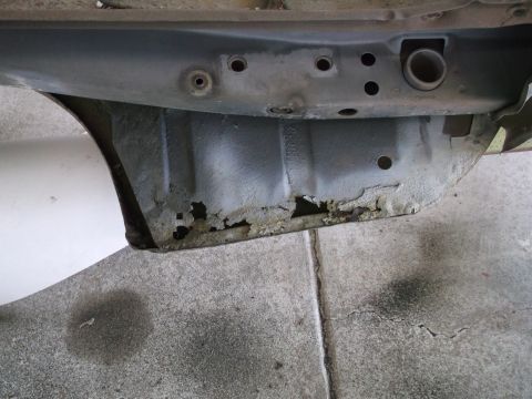 1967 Ford Mustang - Lower right 1/4 panel drop-off.