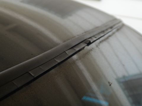 1993 Ford Taurus - The rubber trim along the top of the rear window shows segmented wear.