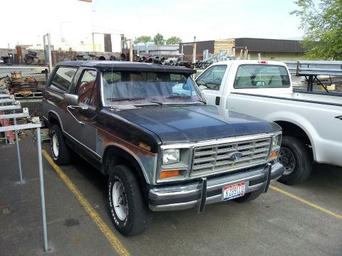 1986 Ford Bronco - This Ford Bronco appears to be from the early 1980s, not 1986 as claimed.