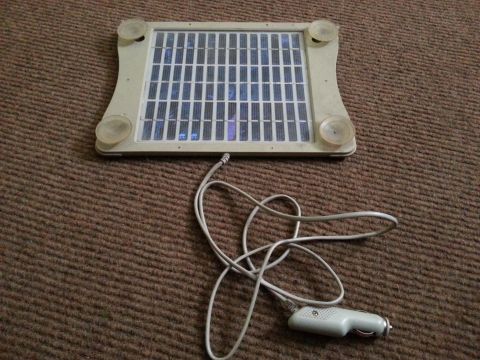 2002 Volkswagen Jetta - A solar charger with suction cups and a car adapter is shown on a carpeted surface.