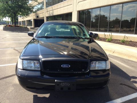 2007 Ford Crown Victoria - Black 2007 Ford Crown Victoria front view.