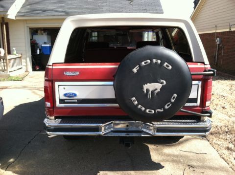 1986 Ford Bronco - Rear view of a 1986 Ford Bronco, its spare tire and tailgate details.