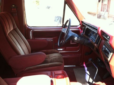 1986 Ford Bronco - The interior of this 1980s Ford truck features plush velour seating and a classic dashboard layout.