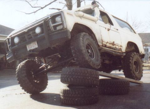 1980 Ford Bronco - New, tougher ramp.