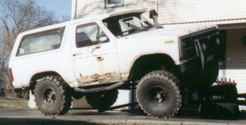 1980 Ford Bronco - Notice the back drivers tire right off the ground.