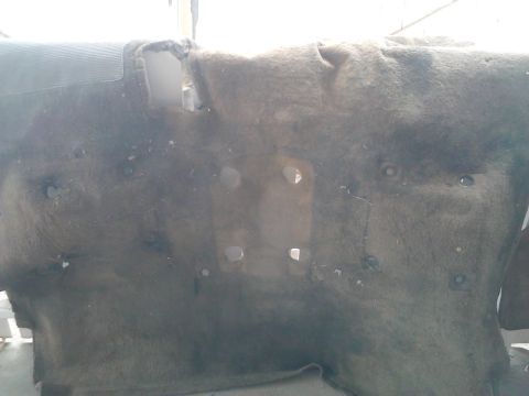 1990 Ford Bronco - nasty carpet