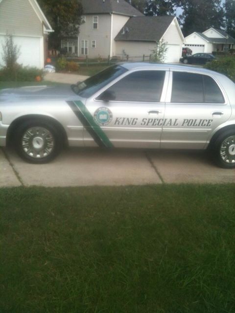 2004 Ford Crown Victoria photo