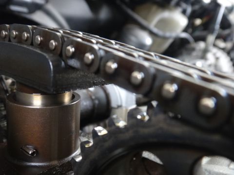 1993 Ford Taurus - Engine timing chain and sprocket detail.