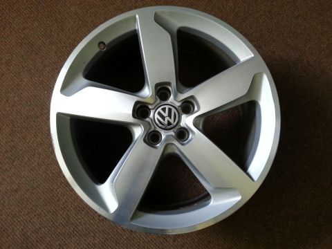 2002 Volkswagen Jetta - A single silver Volkswagen wheel is shown, a five-spoke design and the brand's emblem in the center.