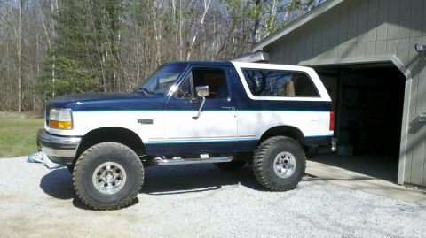 1994 Ford Bronco photo