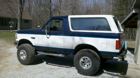 1994 Ford Bronco photo