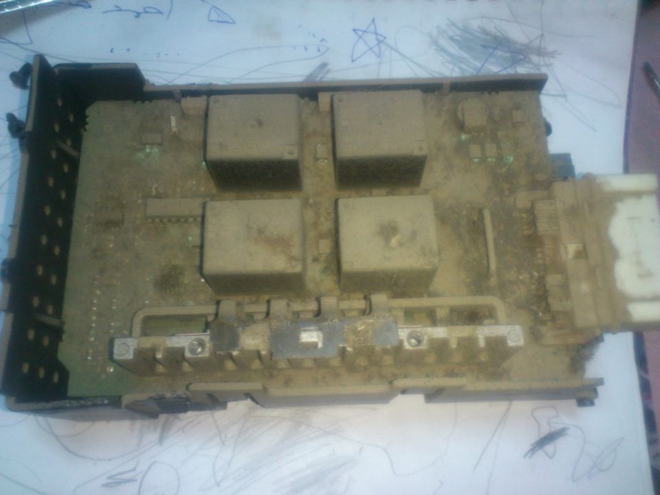 Automotive fuse box with four relays and multiple connectors