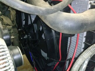 1995 Ford Bronco - Radiator fan and hoses visible in engine bay.
