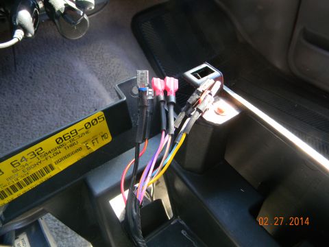 1995 Ford Bronco - Cut off the plug, used these connectors. Used the cig lighter ground. Used the light for the cig ashtray for illumination.(light blue/red w…