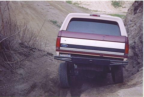 1992 Ford Bronco - trying to flex the rear