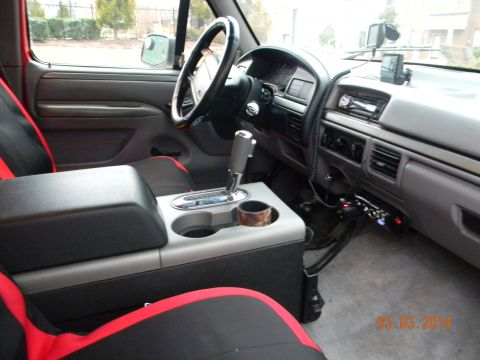 1995 Ford Bronco - Console installed
