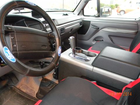 1995 Ford Bronco - Console installed.