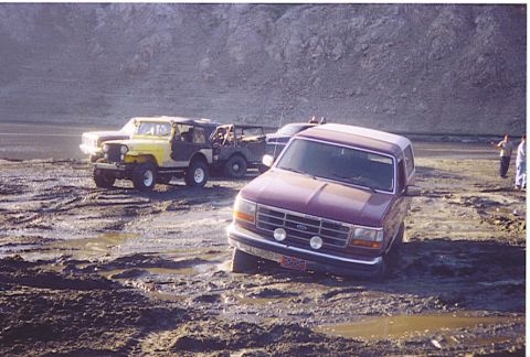1992 Ford Bronco - stuck in a hole