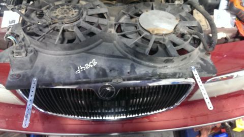 2000 Mercury Grand Marquis - Front grille and cooling fans of a 2000 Mercury Grand Marquis.