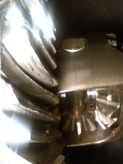 1992 Ford Bronco - Close-up view of differential gears, with a watermark for Supermotors.net visible.