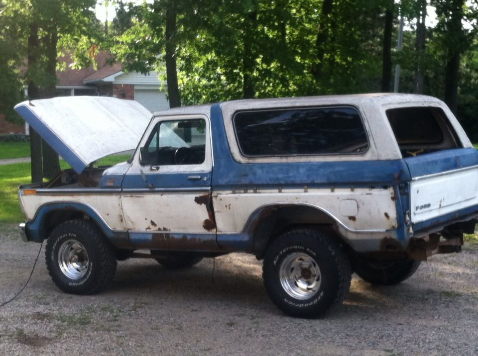 1979 Ford Bronco, 3q-front view, blue and white with hood open