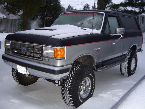 1989 Ford Bronco - other side