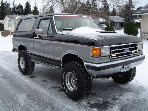 1989 Ford Bronco - starting to grow icicles