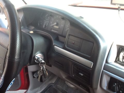 1995 Ford Bronco - Replaced the column cover with one without the shifter hole. Found on eBay. From a similar year. Removed the shifting linkage and shifter l…