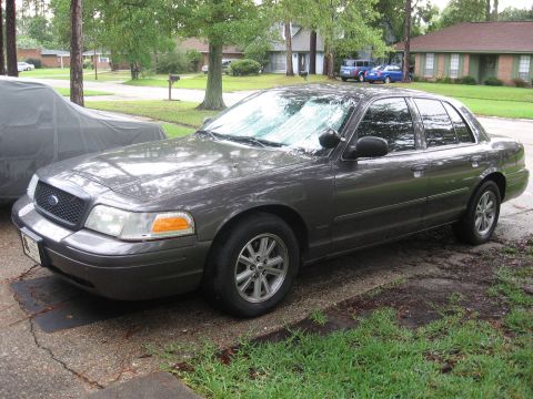 2003 Ford Crown Victoria photo