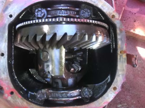 1992 Ford Bronco - Close-up view of differential gears, with a Supermotors watermark in the lower right corner.