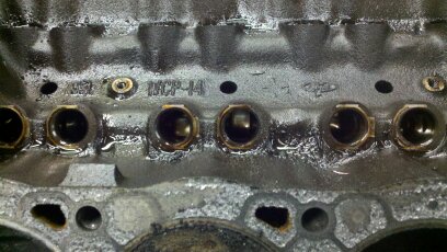1989 Ford F-150 - Engine block casting detail with visible part numbers and a website watermark.