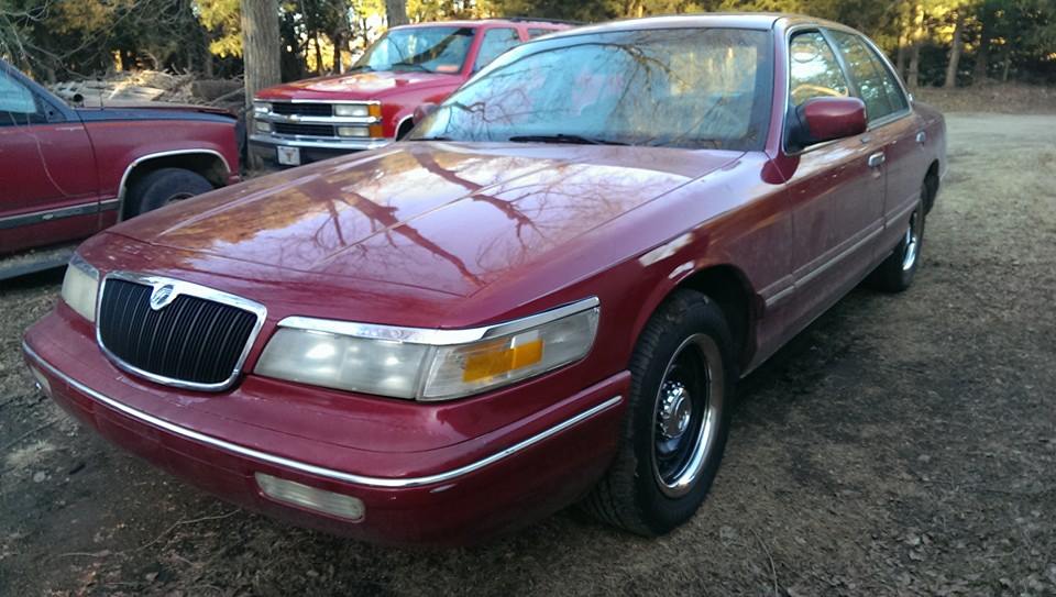 Maroon 2000 Mercury Grand Marquis 3q-front view