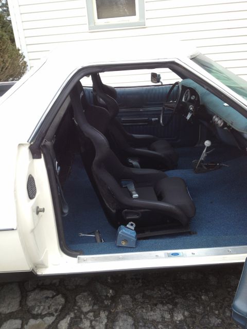 1972 Ford Ranchero - The interior of a 1972 Ford Ranchero features racing seats and blue carpeting.