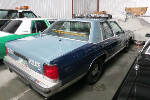 1991 Ford LTD Crown Victoria - Rear view of a 1991 Ford Crown Victoria LTD police car with 'STATE POLICE' markings.
