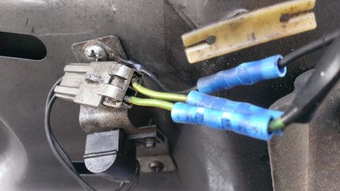 1988 Ford Bronco - Undetermined wire connection under the hood