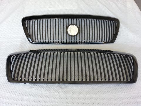 2003 Mercury Marauder - Two black grilles are displayed, one a circular emblem in the center.