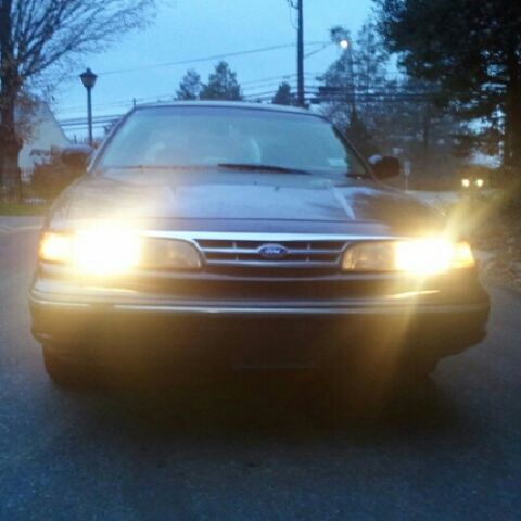 1997 Ford Crown Victoria - Front view of a 1997 Ford Crown Victoria at dusk.