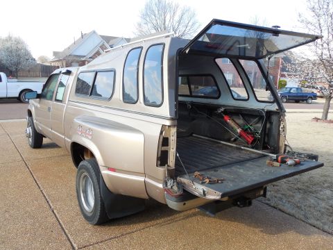 1997 Chevrolet Silverado 3500 - I need to haul my front door, and it won't fit in the bed, so I'm removing the camper shell. The crane should help... GO TO THE NEXT SEVERA…