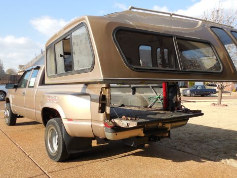1997 Chevrolet Silverado 3500 - It's on the bedrails to keep it from tipping in the breeze, but the camper's weight is entirely on the crane, which still swings easily.
