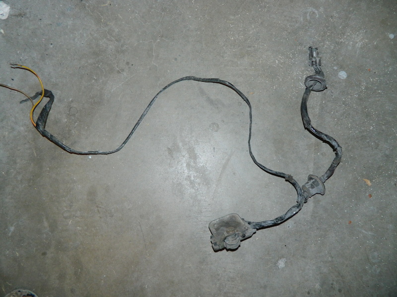 Vehicle wiring harness with connectors and rubber grommets