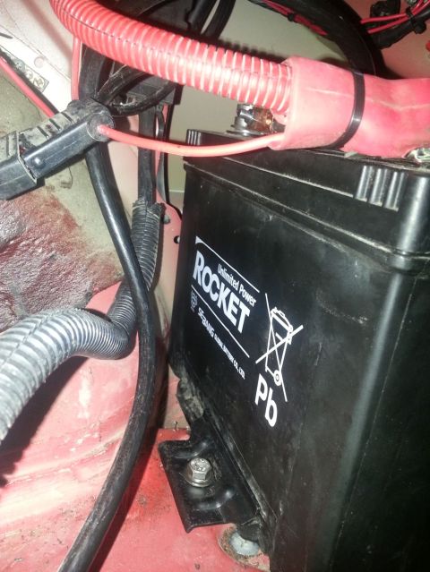 2010 Hyundai Genesis - A Rocket brand car battery with "Pb" symbol and recycling icon is visible.