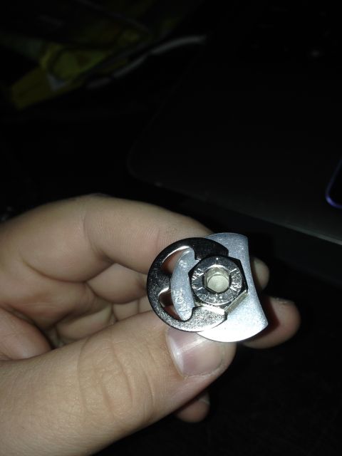 1992 Ford F-150 - This is how the header bolts work. The indentation goes up against the primary and the clip locks the ring on.