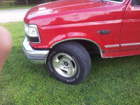 1995 Ford F-150 - checking out new tire clearance to frame and radius arms