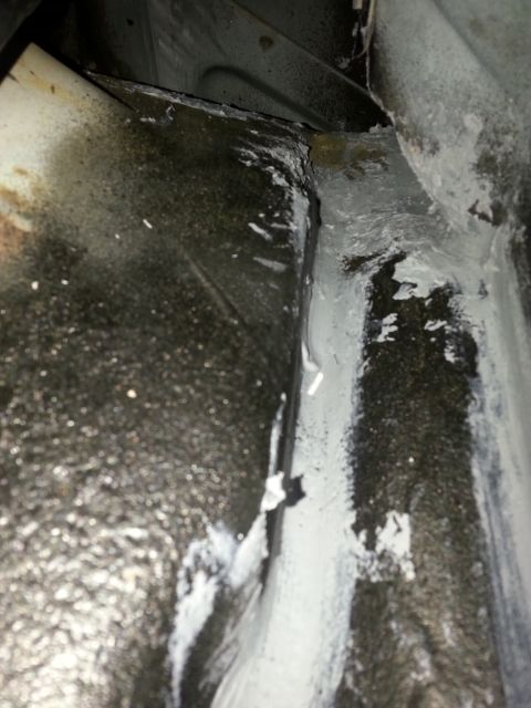 1992 Ford Bronco - I used a tube of the Dyantron seam sealer to try and address the leak..my assumption was that it was still coming from the trough..even usi…