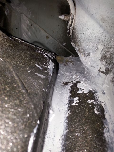 1992 Ford Bronco - used what was left of the dynatron grey seam sealer I had and spread it across every possible crease/crack I could reach in the trough..