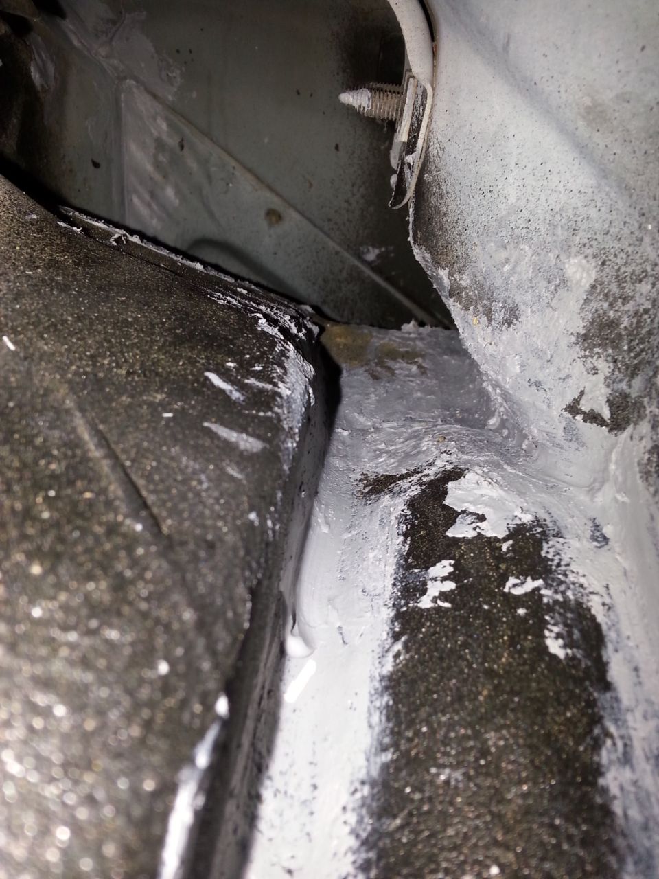 used what was left of the dynatron grey seam sealer I had and spread it across every possible crease/crack I could reach in the trough..