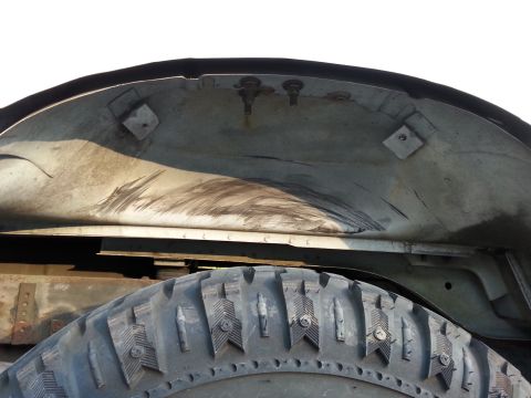 1992 Ford Bronco - Inner fender well of a 1992 Ford Bronco shows scuff marks and modifications.
